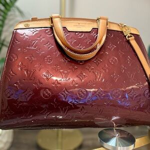 LOUIS VUITTON 
Vernis Brea GM Griotte